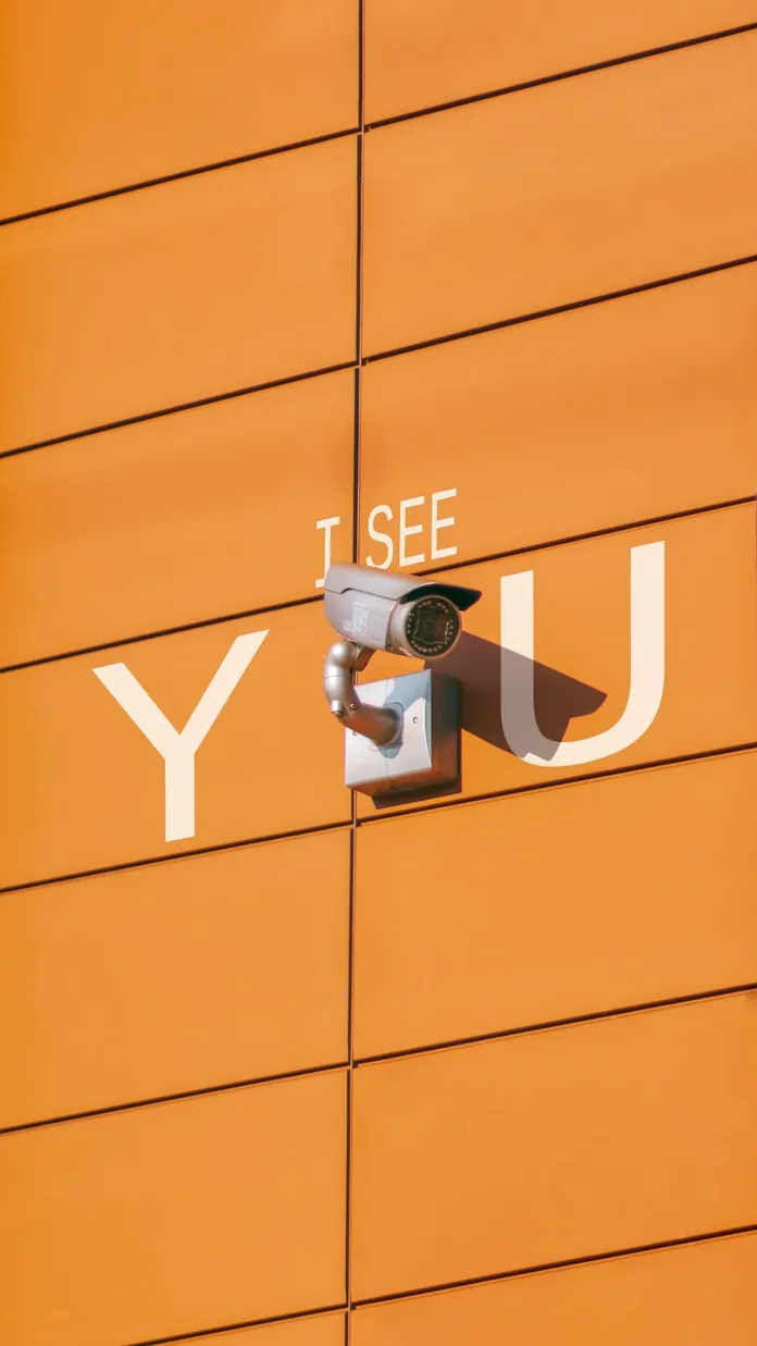 Cámara de seguridad CCTV montada en edificio